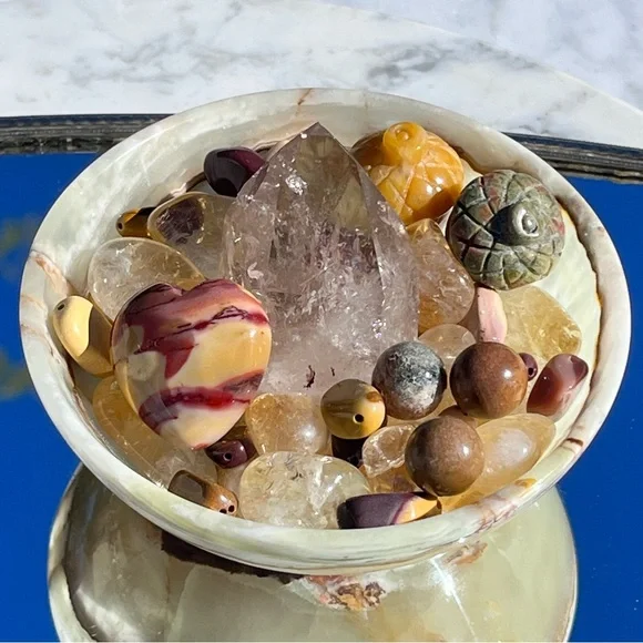 Smoky Quartz point, Mookite Jasper Heart, Green & Yellow Acorns, Onyx Bowl - Picture 7 of 17